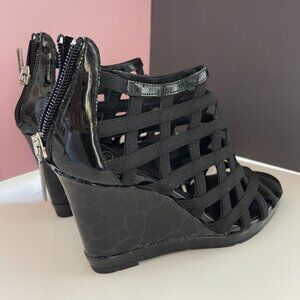 Donald J Pline Women Petite Wedge